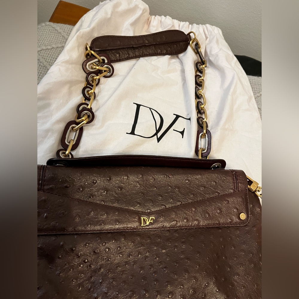 DVF Harper Leather Daybag in burgundy - Picture 5 of 5